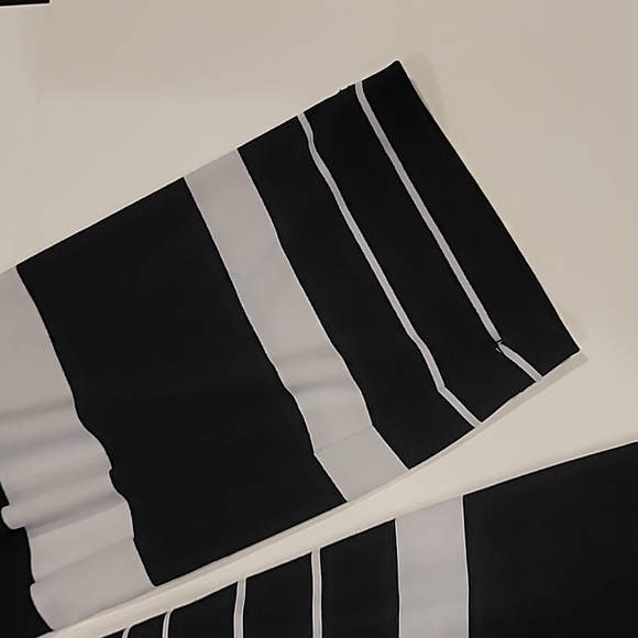 Chico's Cold Shoulder Striped Tunic Black White 0 - Picture 6 of 12